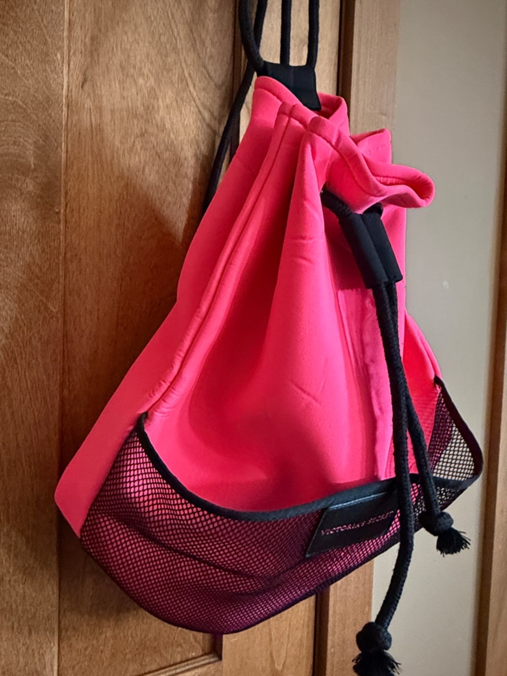 Victoria's Secret Neoprene Neon Pink Drawstring Beach Backpack Black Mesh - Picture 2 of 3